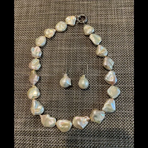 Freshwater pearls necklace and earrings set with sterling - Picture 3 of 6